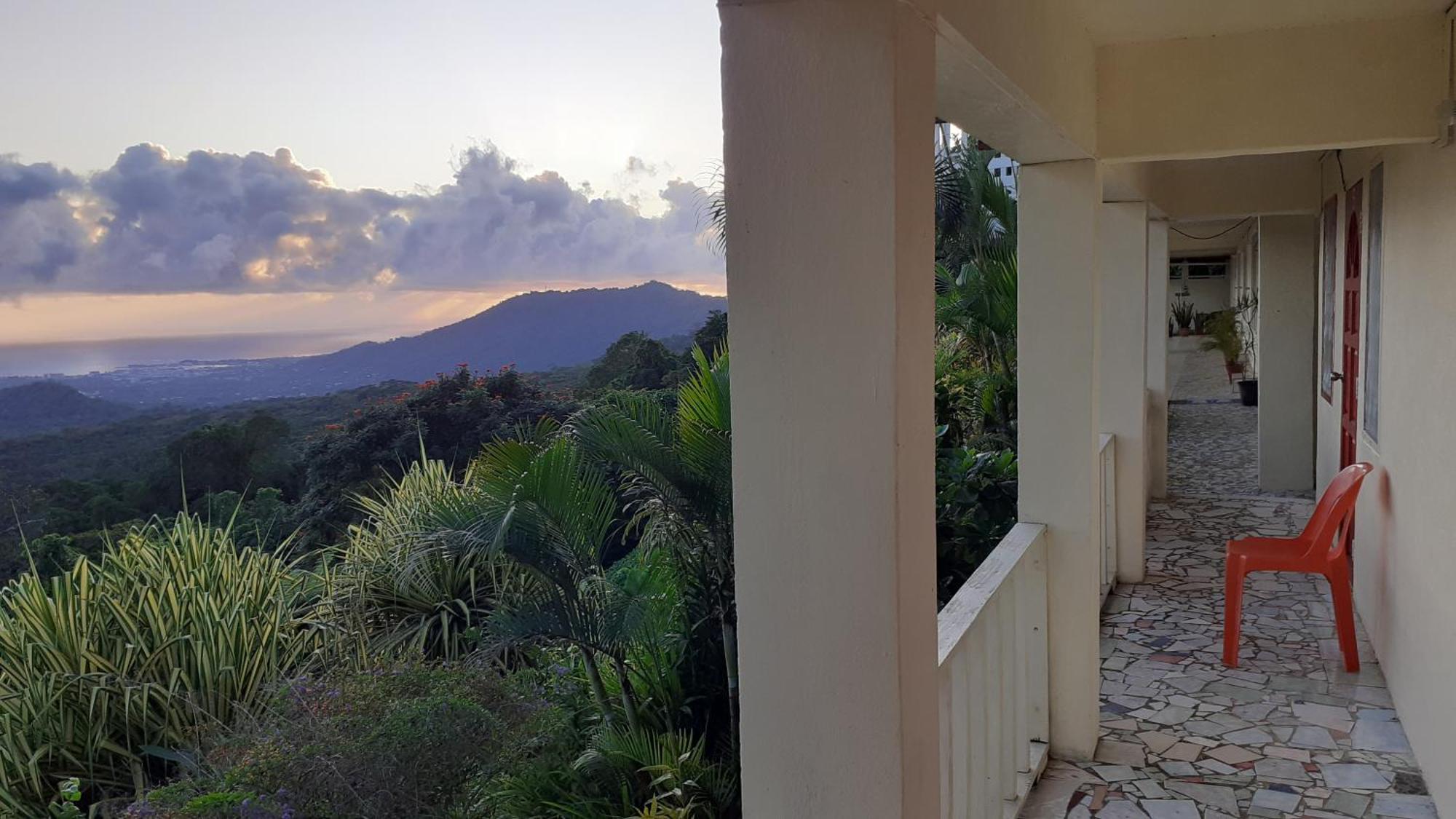 Dave Parker Eco Lodge Hotel アピア エクステリア 写真